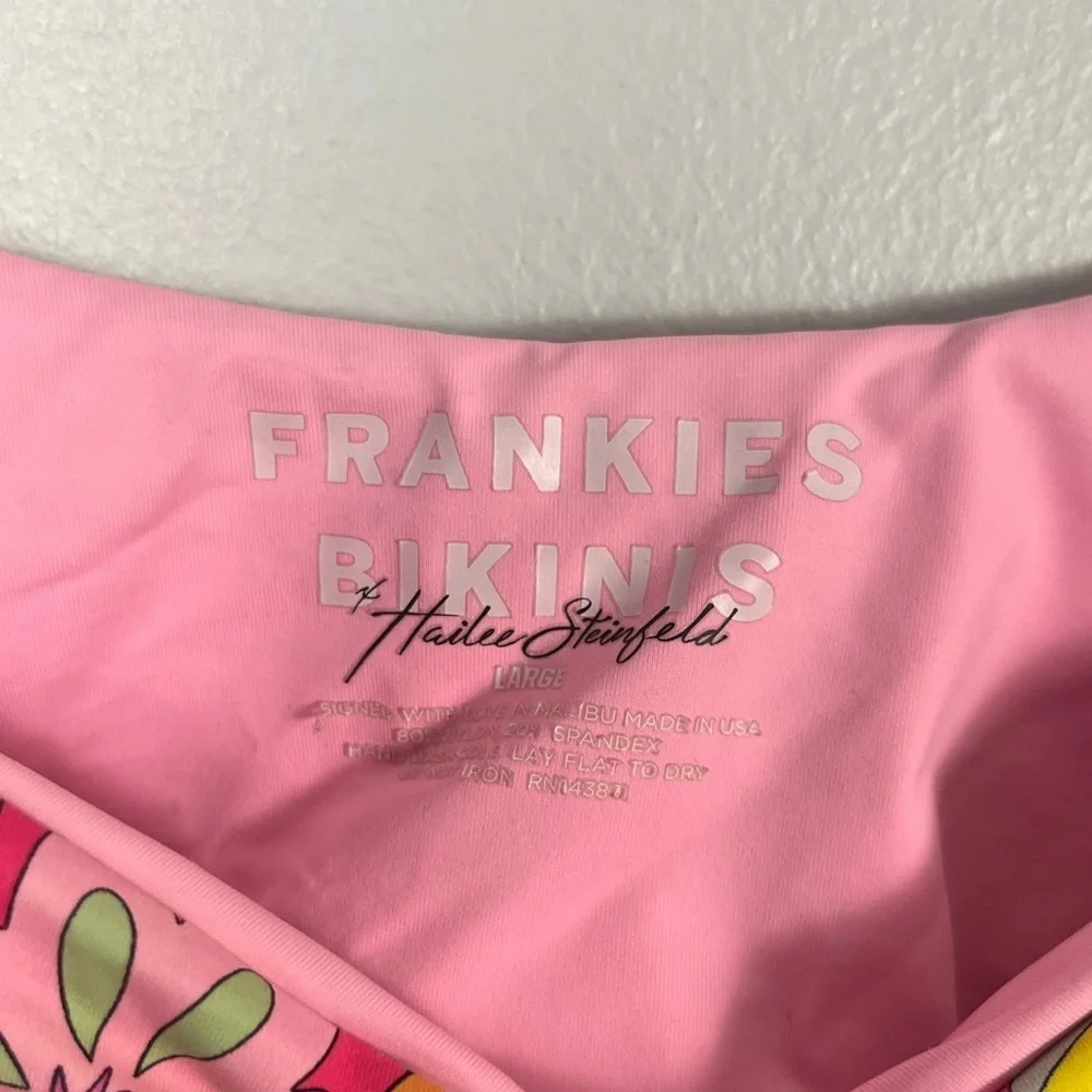 Frankie’s Bikinis x Hailee Steinfeld Far Out Collection swim top size large